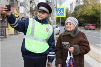 Тюменские пенсионеры сделали селфи с автоинспекторами