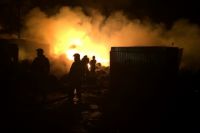 Пожар на тюменском заводе тушили 8 машин