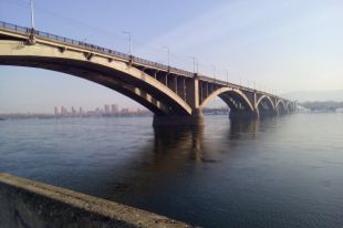 Сегодня мост полностью открывают для движения всего транспорта.