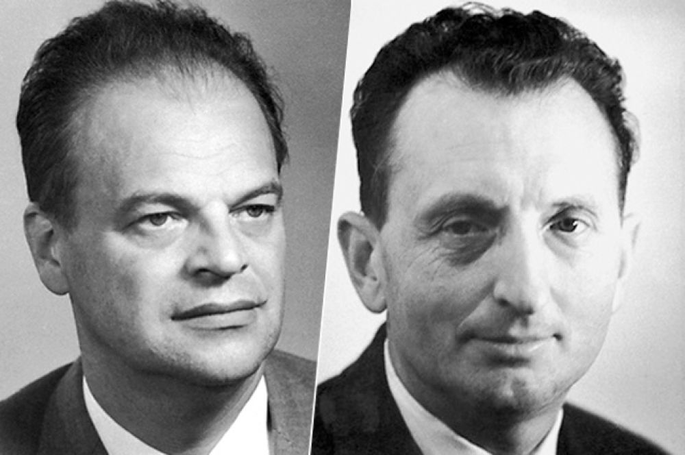 1964 год, Николай Геннадиевич Басов и Александр Михайлович Прохоров. Нобелевская премия по физике «за фундаментальные работы в области квантовой электроники, которые привели к созданию излучателей и усилителей на лазерно-мазерном принципе».