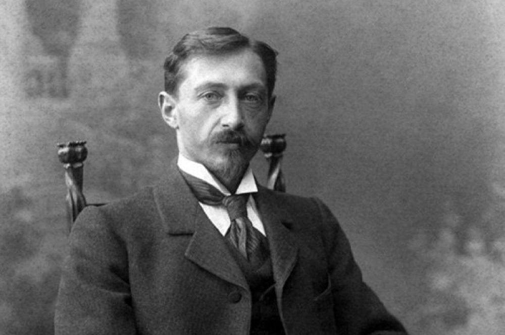 1933 год, Иван Алексеевич Бунин (без гражданства). Нобелевская премия в области литературы «за строгое мастерство, с которым он развивает традиции русской классической прозы».