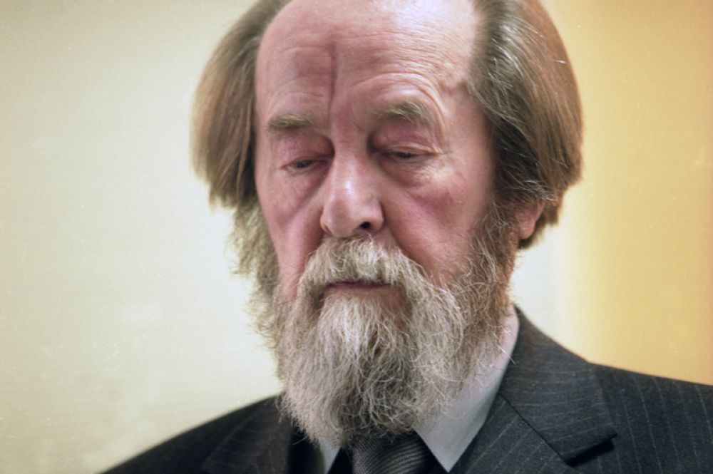 1970 год, Александр Исаевич Солженицын. Нобелевская премия в области литературы «за нравственную силу, с которой он следовал непреложным традициям русской литературы».