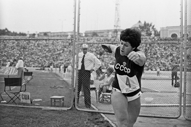1975 год. Олимпийская чемпионка, многократная рекордсменка мира, метательница диска Фаина Мельник.