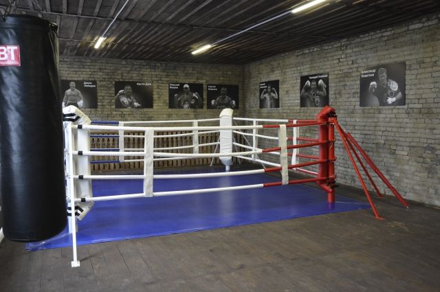 В алтайской колонии открыли зал для занятий боксом