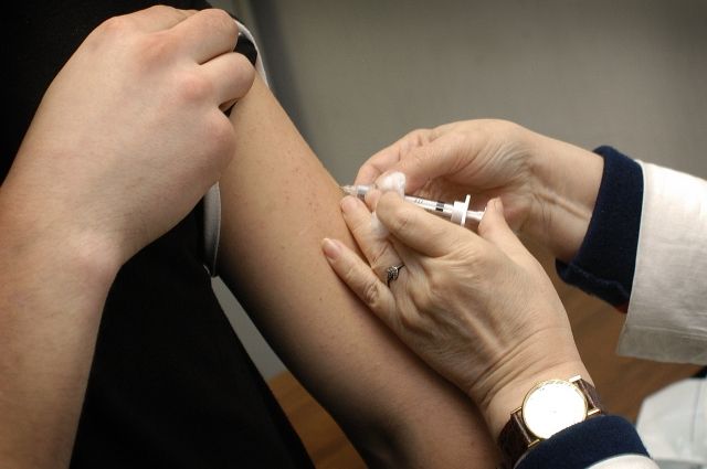 Каждый третий житель Калининградской области сделал прививку от гриппа.