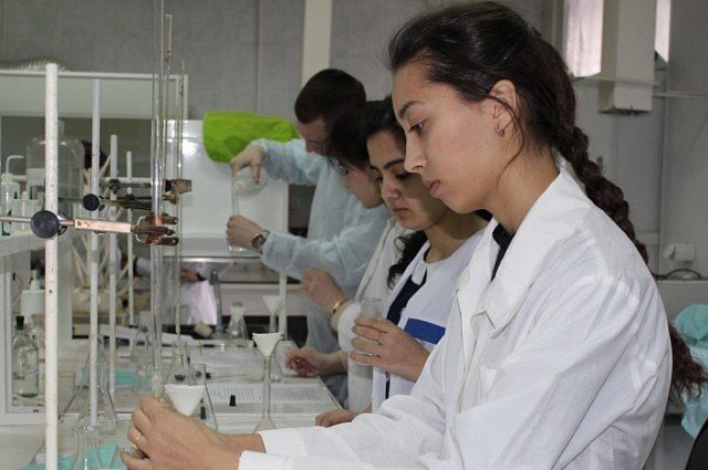 Школьники Тюменской области будут изучать химию на производстве
