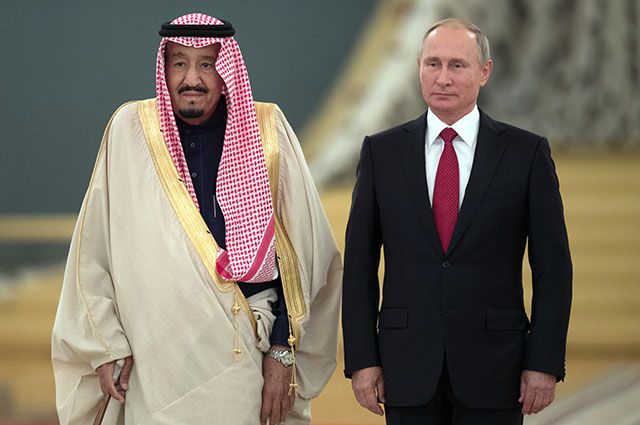 Президент РФ Владимир Путин и король Саудовской Аравии Сальман Бен Абдель Азиз Аль Сауд.
