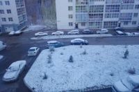 Снег, нападавший за ночь, утром превращается в гололёд.