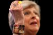 4 октября. Премьер-министр Великобритании Тереза Мэй в браслете с Фридой Кало выступает на завершении съезда Консервативной партии в Манчестере.