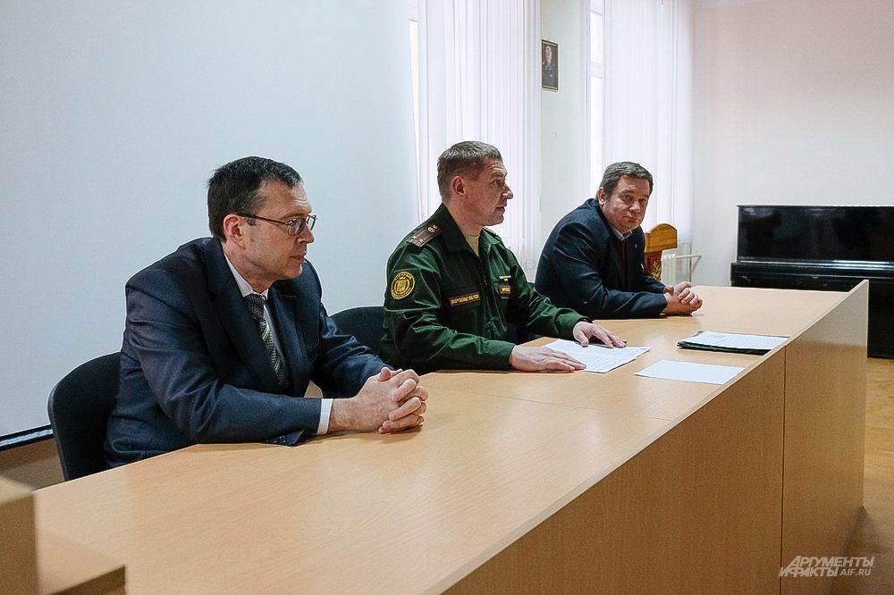 Будущим военнослужащим рассказали о правилах и сроках военной службы, как по призыву, так и на коммерческой основе.