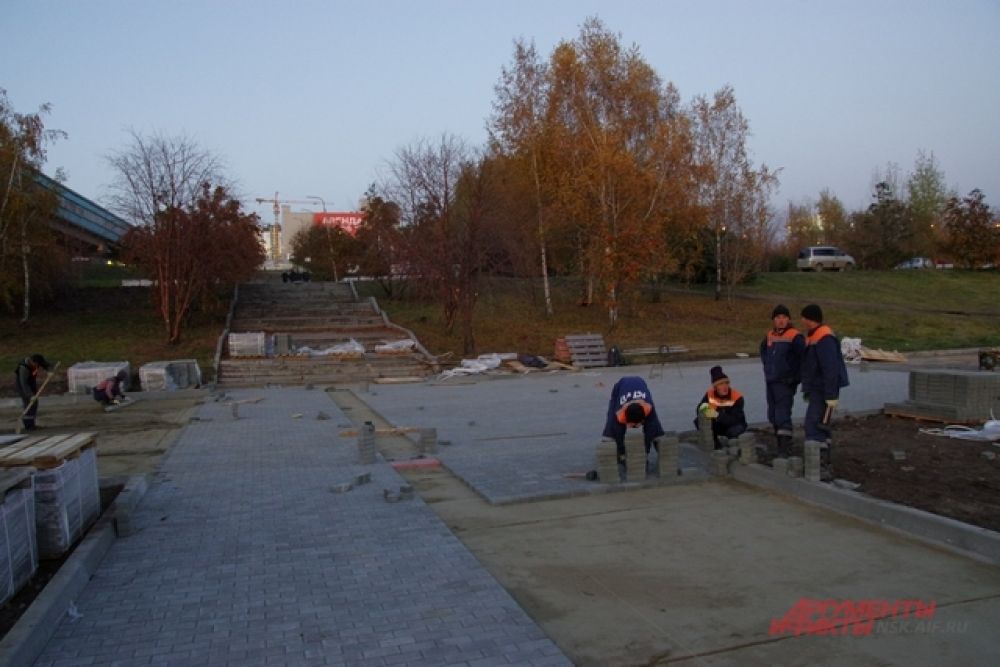 В этом году на набережной планировалось благоустроить зону от парка "Городское начало" до сцены.
