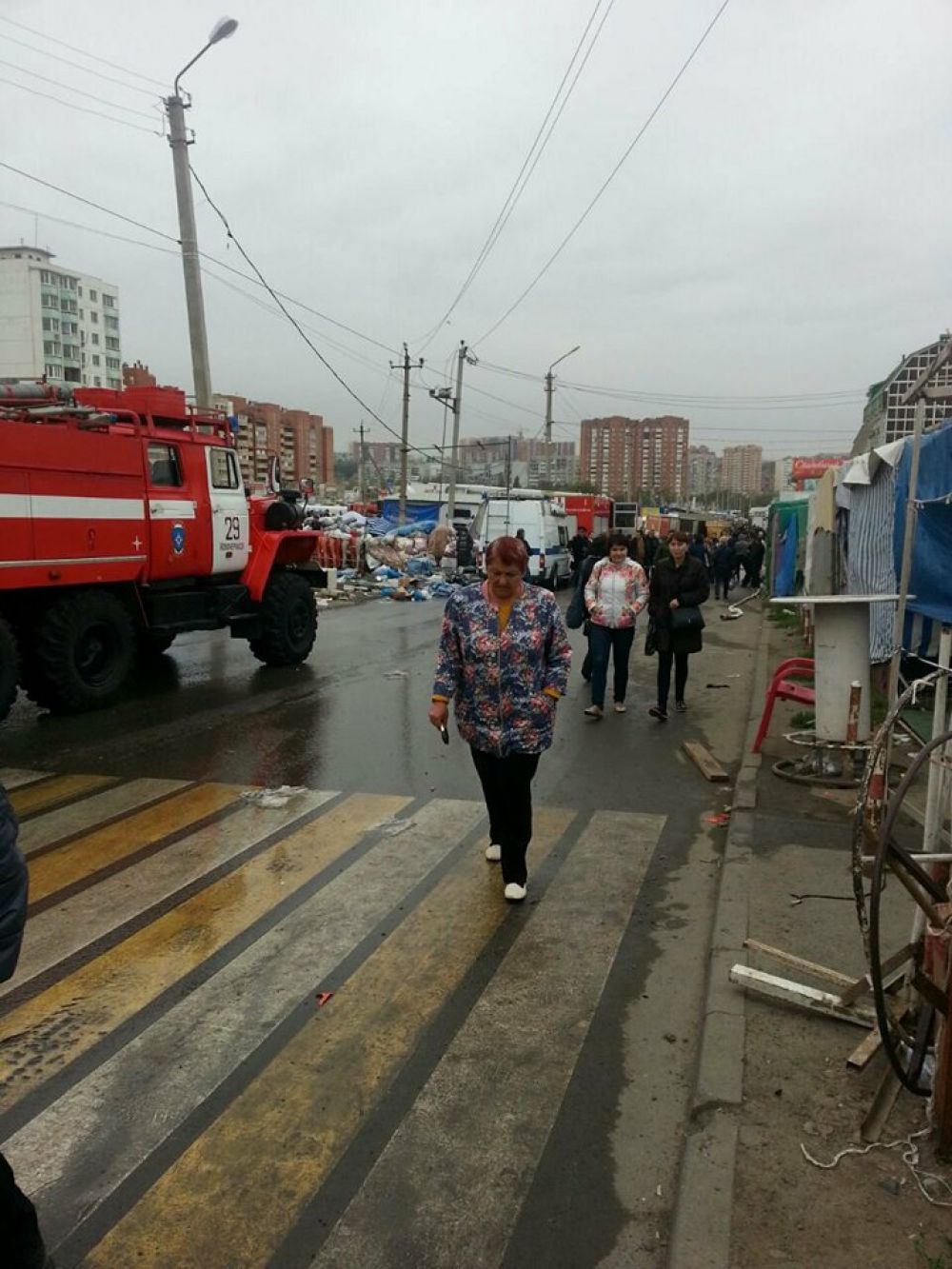 Люди остались без товара и работы.