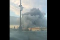 Оренбурженка стала свидетелем крупного пожара на МКАДе в Москве.