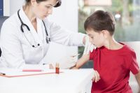 Вакцинация от гриппа особенно необходима детям и пожилым людям, а также тем, кто страдает хроническими заболеваниями.
