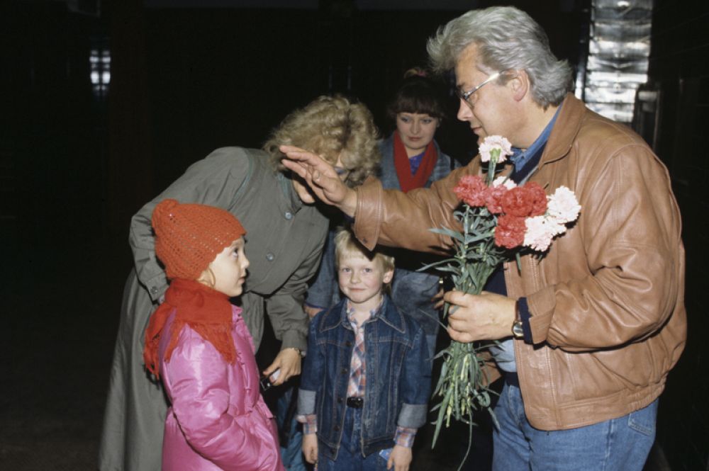 У дома Аллана Чумака. 1991 год.