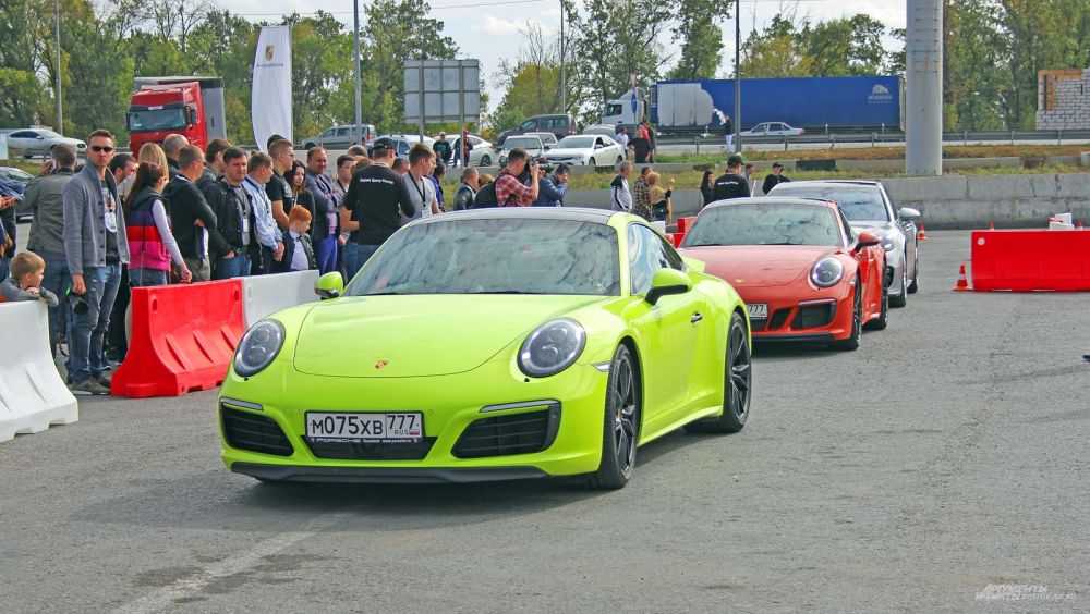 Координировал заезды знаменитый российский автогонщик, чемпион России по автогонкам в классе Туринг Олег Кесельман.