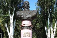 Памятник Ушакову на набережной Ростова-на-Дону.