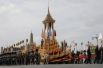 Офицеры тайской армии и чиновники принимают участие в репетиции похорон короля.