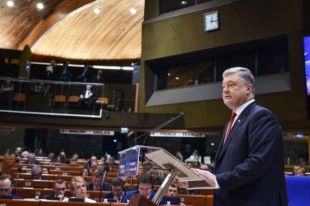 Порошенко в ПАСЕ: Украина не торгует своими территориями