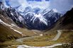 Каракорумское шоссе на территории Пакистана и Китая является самым высокогорным международным шоссе в мире. Это 1300-километровая высокогорная автомобильная дорога, пересекающая горную систему Каракорум через Хунджерабский перевал на высоте 4693 метров. Она строилась с 1966 по 1986 годы по древнему маршруту Великого шёлкового пути.
