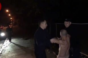Полиция задержала киевлянина, который шел ночью в церковь голышом