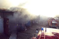 На улице Гилевская роща из-за сварочных работ загорелась крыша склада