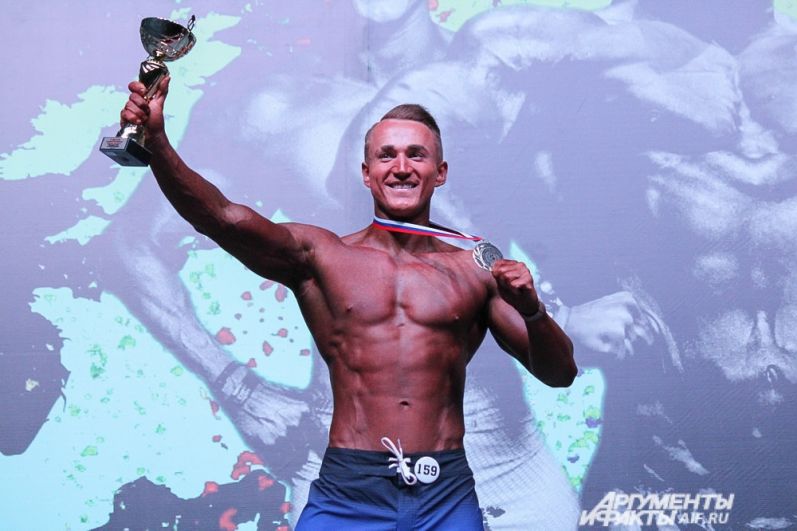 Пермяк Александр Перминов в сентябре выиграл престижные соревнования Arnold Classic Europe 2017 в дисциплине пляжный бодибилдинг в Барселоне.