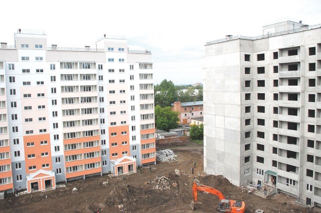 В администрации Омска пояснили, что до конца года ожидается ввод трех многоквартирных домов.