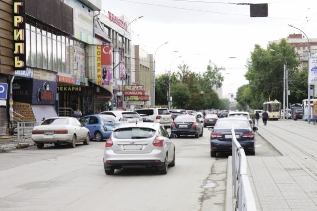 В центральной части Новосибирска найти парковку проблематично.