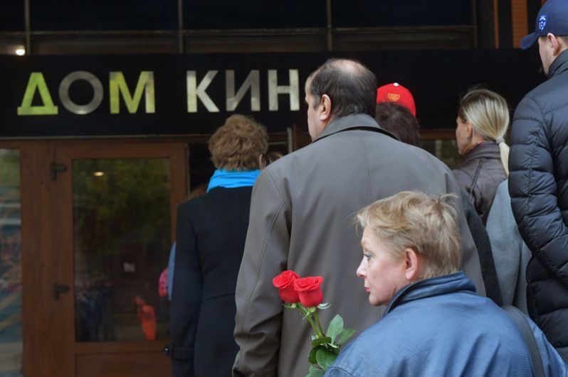 На церемонии прощания с актером Дмитрием Марьяновым в Доме кино в Москве.