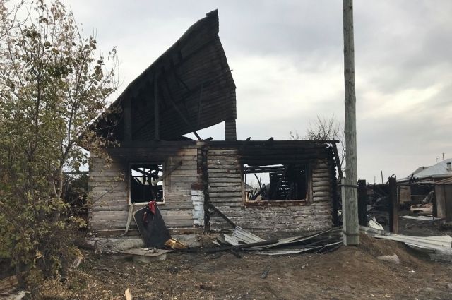 Две семьи пострадали после пожара в частном доме.