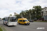 Муниципальный общественный транспорт в Челябинске продолжает проигрывать частному.