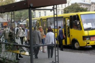 В Херсоне люди застряли на остановках