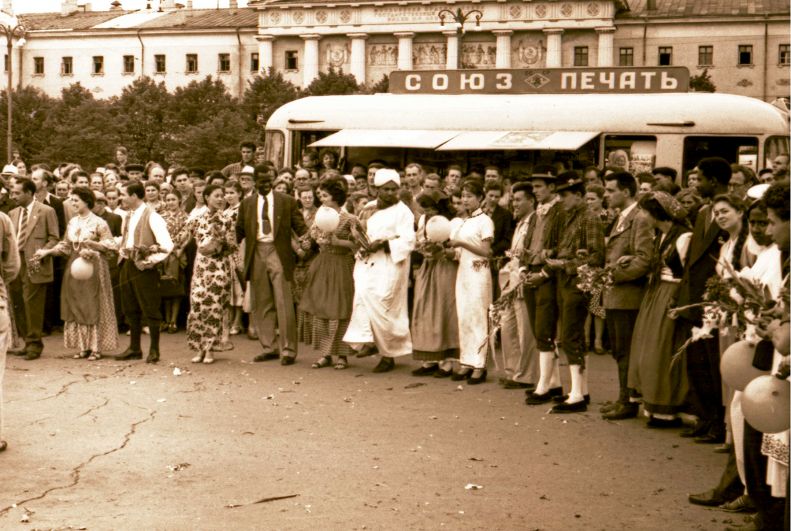 1957 год. На московский фестиваль прибыли 34 тысячи делегатов из 180 стран.