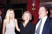 1998 год. Актриса Гвинет Пэлтроу, Хиллари Клинтон и продюсер Харви Вайнштейн на премьере фильма «Влюбленный Шекспир» в театре Зигфельда в Нью-Йорке.