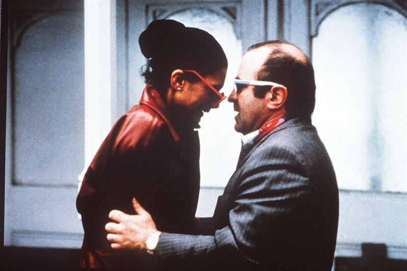 Хоскинс получи премию Британской киноакадемии BAFTA и «Золотой глобус» за роль гангстера в фильме «Мона Лиза» (1986).