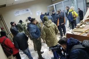 Мининформполитики требует наказания силовиков, избивших журналистов