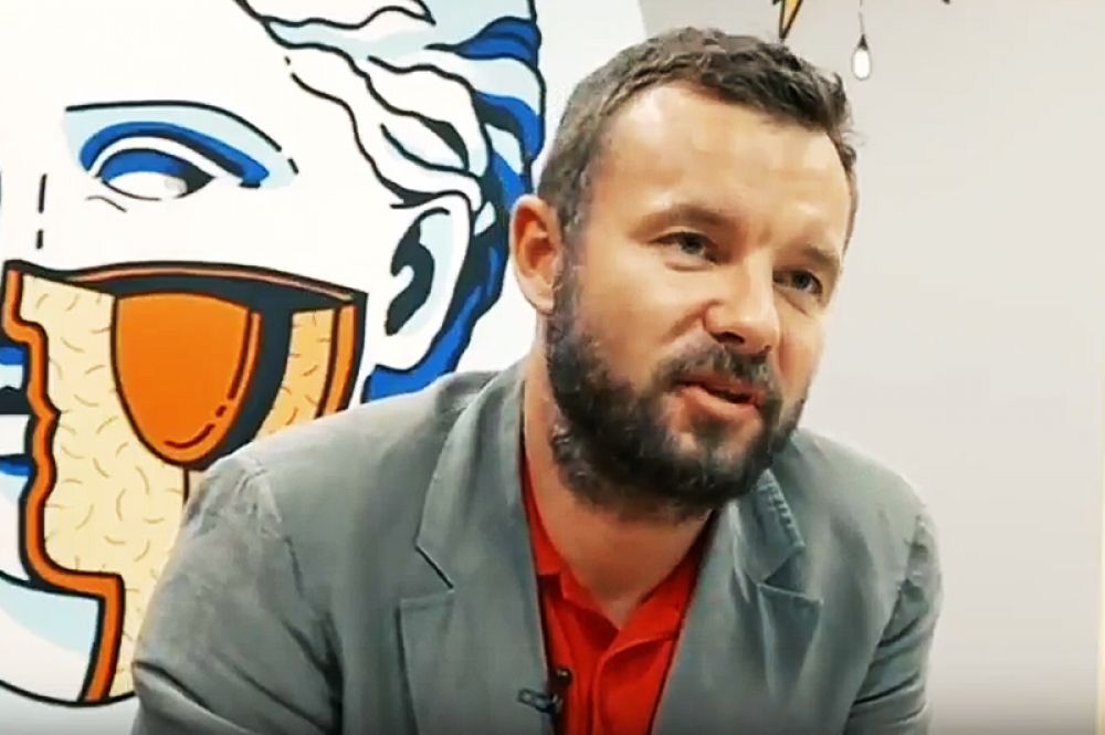 Отвечать за интернет-кампанию будет политтехнолог Виталий Шкляров.
