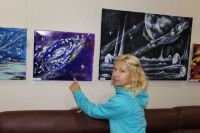 Во время написания картин Наталья Делова слушает треки к «Звёздным войнам».