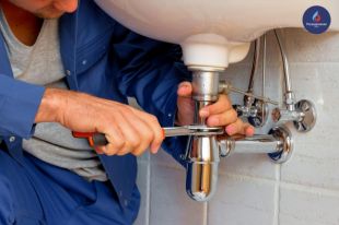Специалисты водоканала помогут с любыми видами сантехнических услуг.