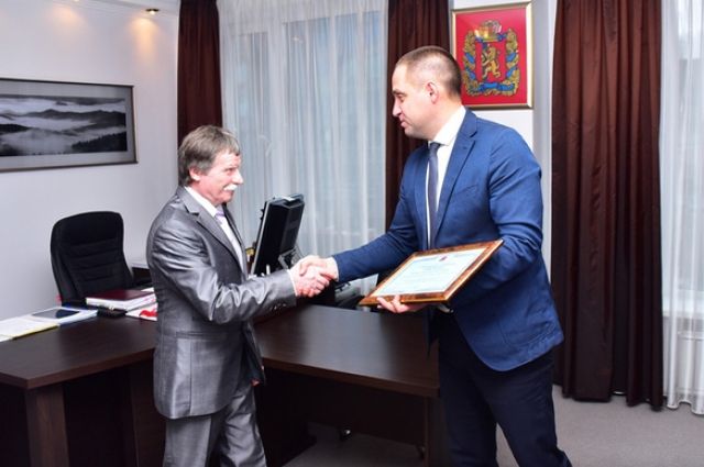 С. Алексеева лично поблагодарил тренера за большой вклад в развитие детского спорта.