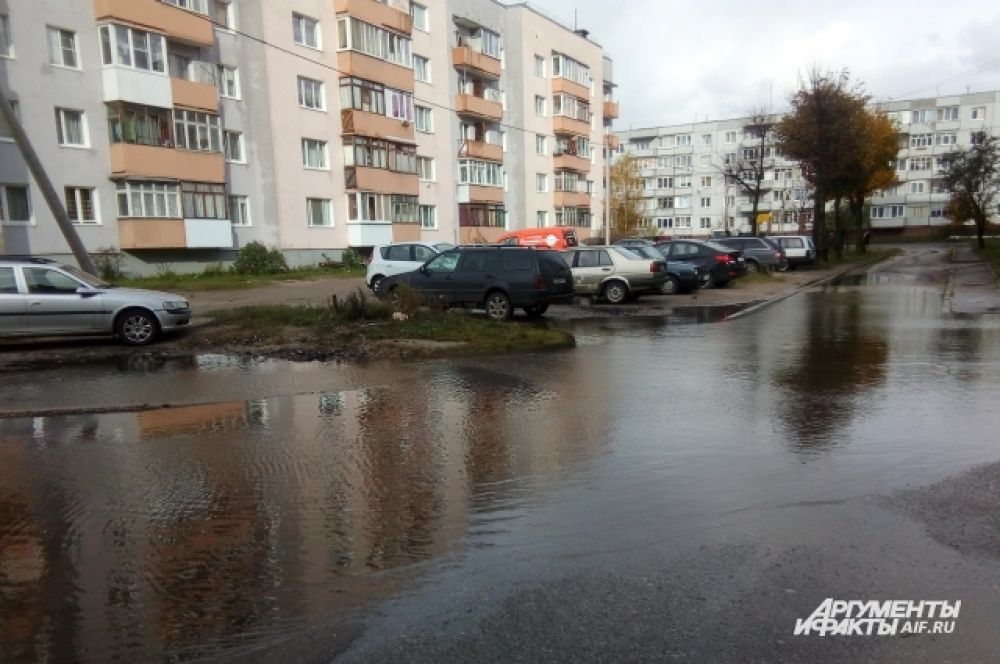 По данным МЧС, только в областном центре затоплено более 12 придомовых территорий.