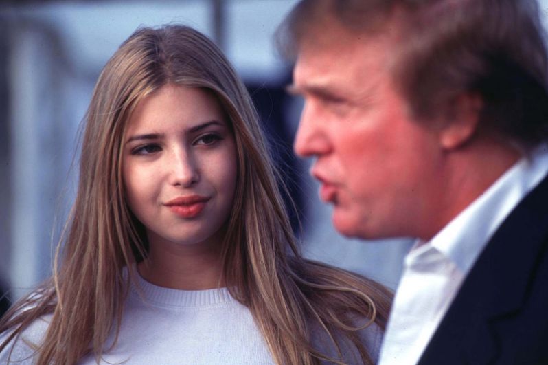 Иванка начала свою карьеру в качестве фотомодели. Впервые она появилась на обложке журнала Seventeen в 1997 году. На фото: Дональд Трамп с дочерью Иванкой, 1997 год.