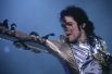 1 место. Американский поп-исполнитель Майкл Джексон возглавил список самых высокооплачиваемых умерших знаменитостей. Умерший в 2009 году музыкант заработал 825 миллионов долларов. Большую часть этой суммы, а именно 750 миллионов долларов, принесла родственникам сделка по продаже половины лейбла Sony/ATV Music Publishing японской корпорации Sony.