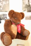 Один из экспонатов выставки «Революция детства» - игрушечный, набитый опилками медведь 1930 года рождения. 