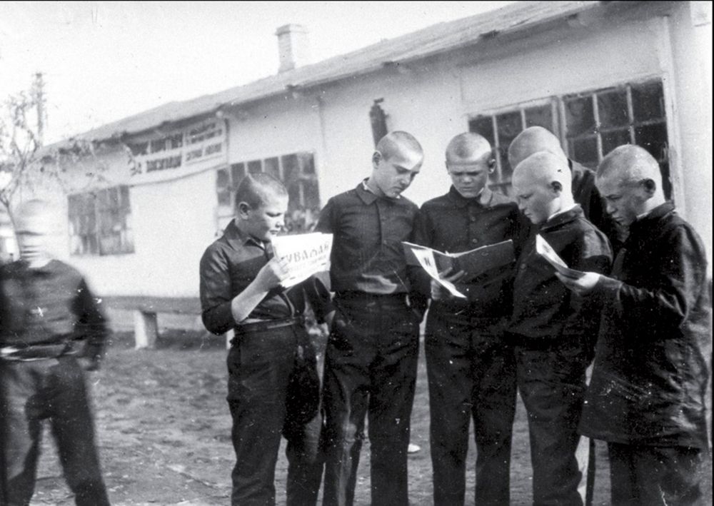 Воспитанники колонии для беспризорных, г. Днепропетровск, 1934 год.