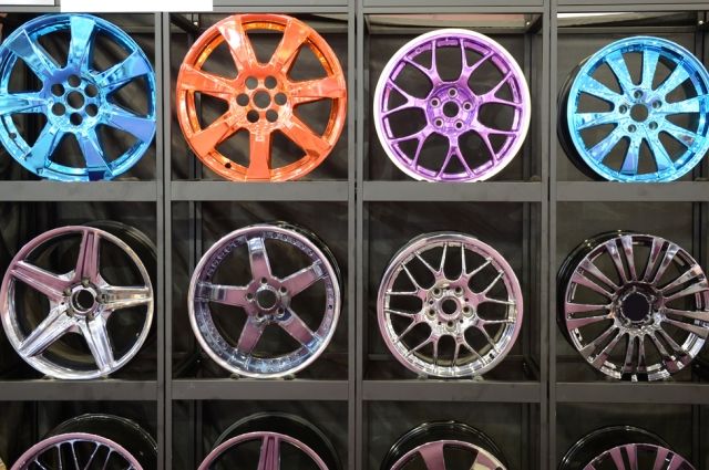 Что выбрать для своего автомобиля: штампованные диски или литые