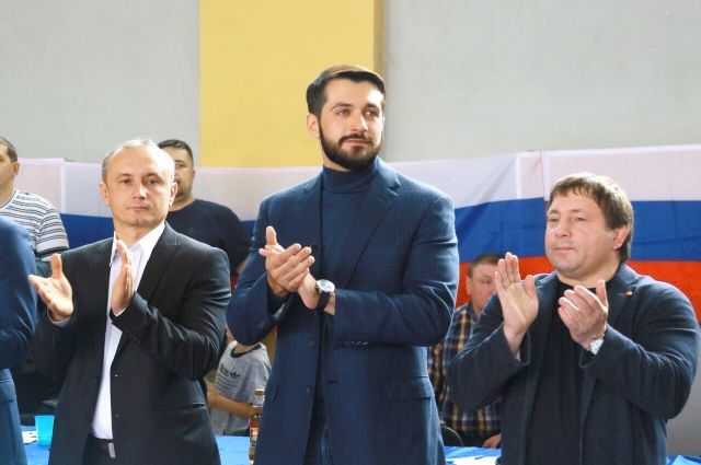 Александр Прокопьев открыл в Бийске турнир по греко-римской борьбе