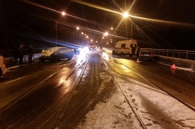 В Новокузнецке в ДТП со «скорой помощью» пострадали 5 человек.