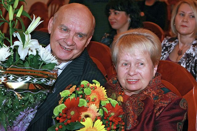 Николай Добронравов и Александра Пахмутова.